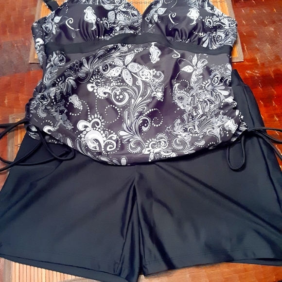 2 piece bathing suit - Picture 1 of 3